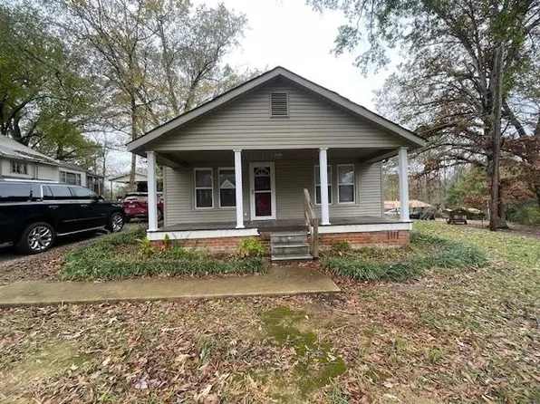 312 N 5th St, Selmer, TN 38375