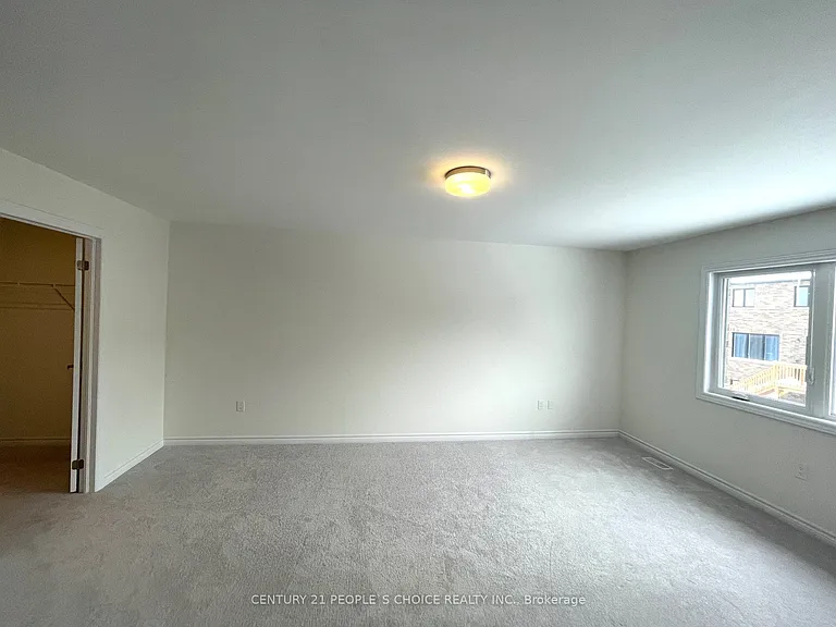 1471 Blackmore St — Photo 33