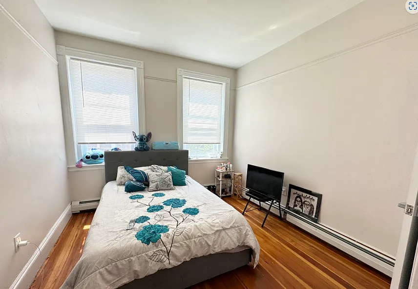 3 bed, 9999 sqft, $3,000 — Photo 1