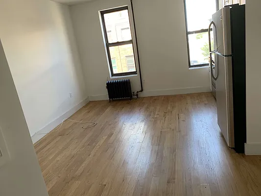 Rented by Tapiro Realty | media 8