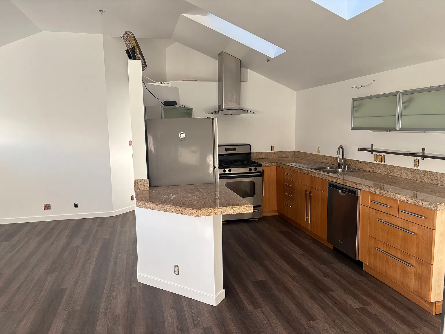 1 bed, 705 sqft, $3,200 — Photo 4