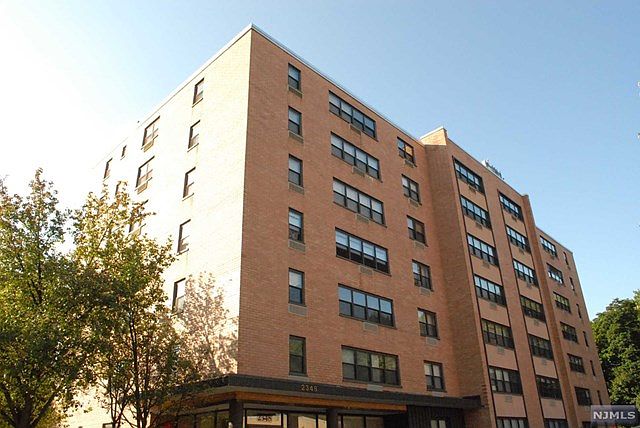 1st image of 2348 Linwood Ave APT 5I