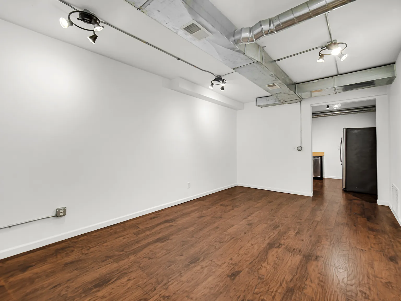 2 bed, 850 sqft, $1,500 — Photo 3
