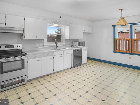 5th image of 2598 N Sherman St
