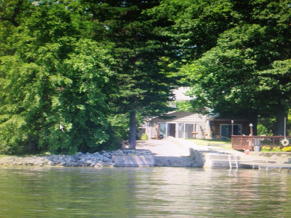 Prime main lake frontage! 