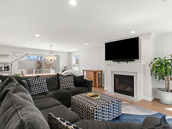 3rd image of 13 Woodlands Rd