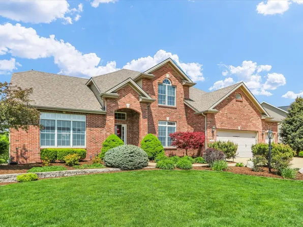 1410 Cross Creek Rd, Mahomet, IL 61853