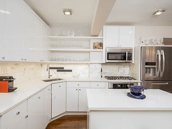4th image of 60 9th St #329