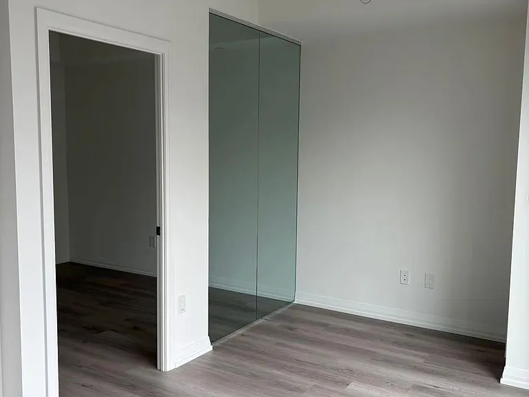 280 Dundas St W #713 — Photo 1