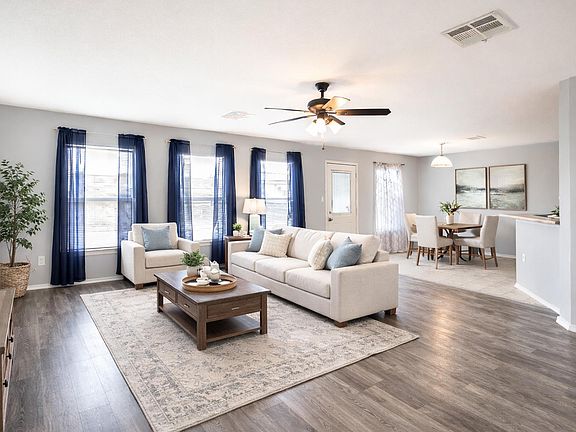 4th image of 210 Kings Ridge Dr