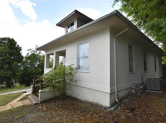 3rd image of 3216 Idlewild Dr