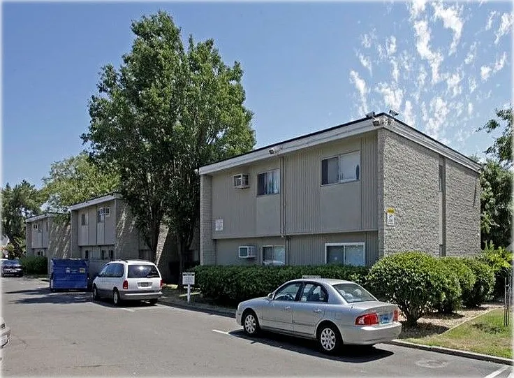 Markston Apartments — Photo 13