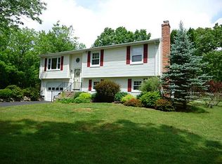 17 Coyle Ln, Scituate, RI 02831