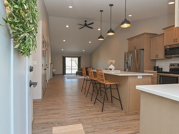 3rd image of 420 Prairie Way