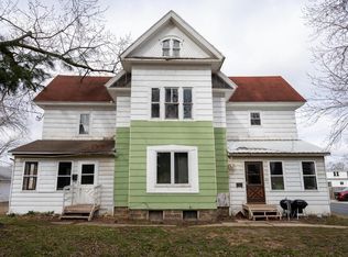 401 & 403 Division St, Mauston, WI 53948