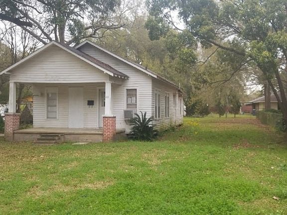 3rd image of 210 S Vivian Ave