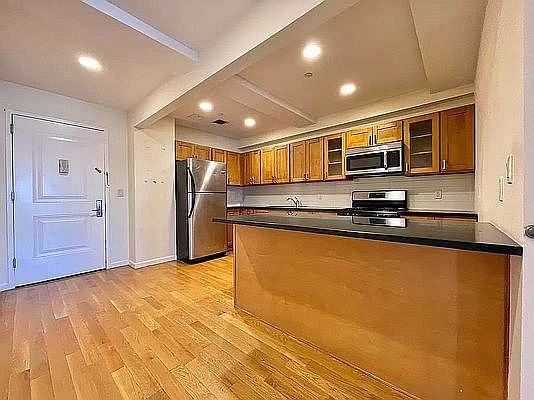 4th image of 3110 23rd St APT 4B