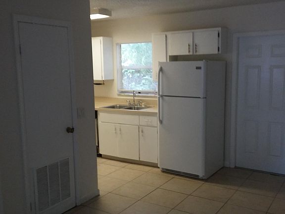 3rd image of 3165 1st St