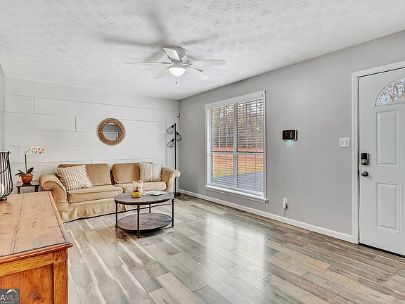 4th image of 2089 Moore Rd