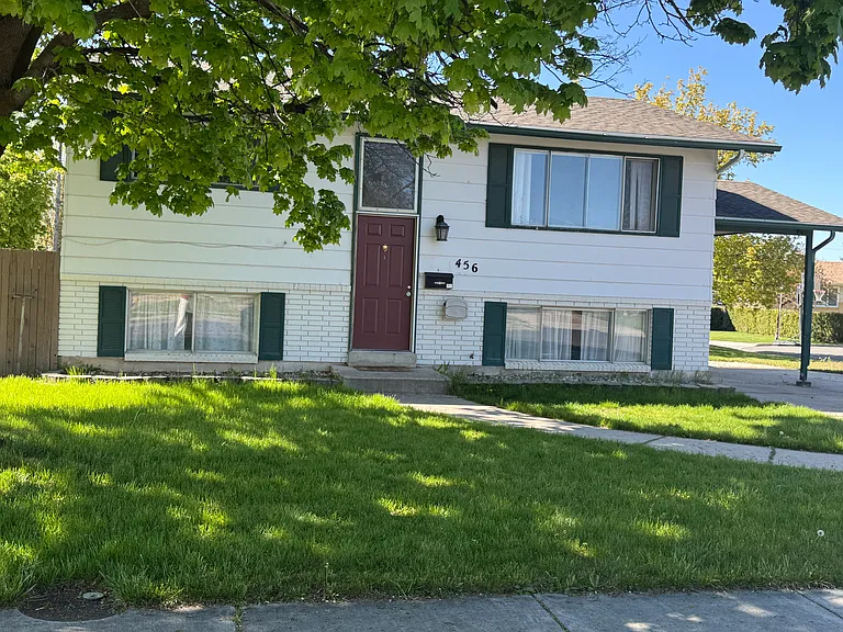 456 W 550 N — Photo 1
