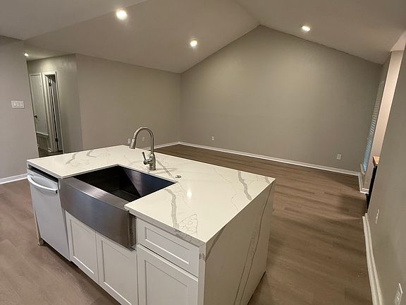 3rd image of 102 Cloudview Dr #B