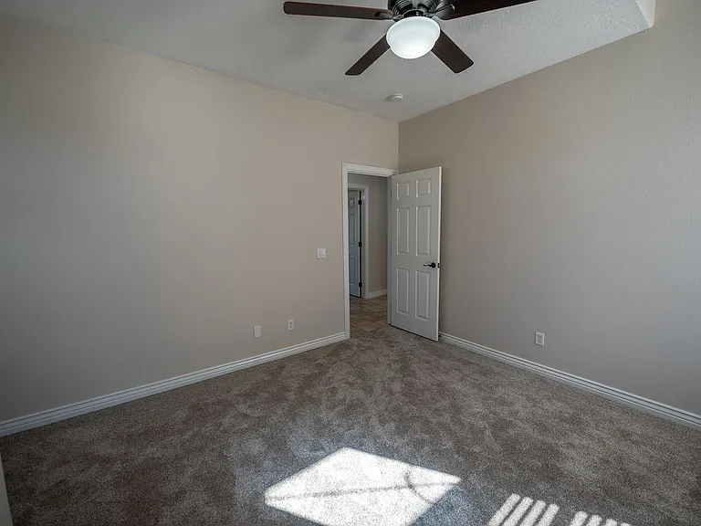 2541 W Spilsbury Ct — Photo 24