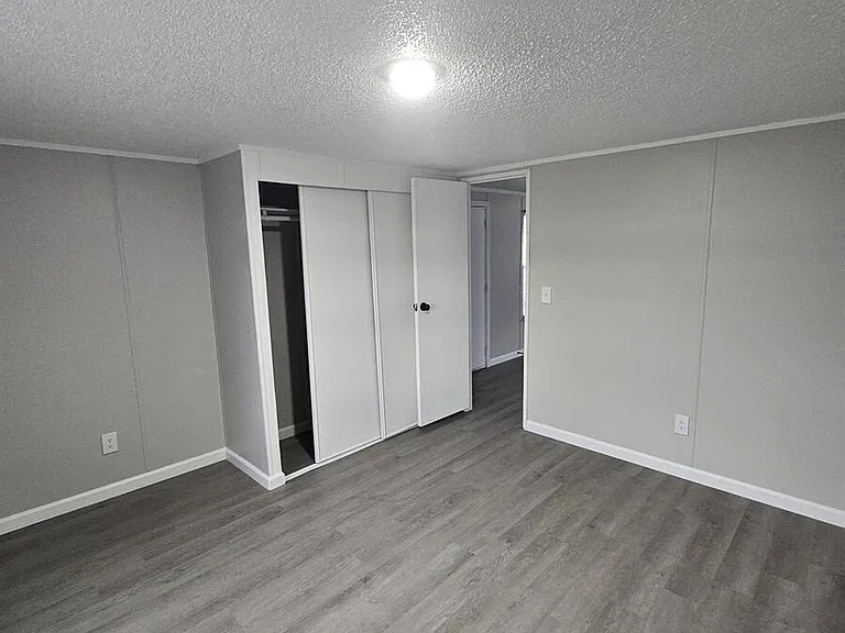 2737 W Washington Ctr #5 — Photo 3