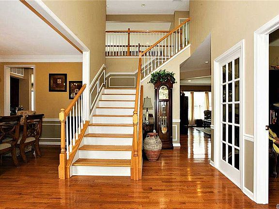 5th image of 11 Pinehurst Dr