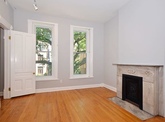 3rd image of 635 W Wellington Ave #2