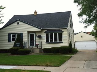 25 W Sharlear Dr, Essexville, MI