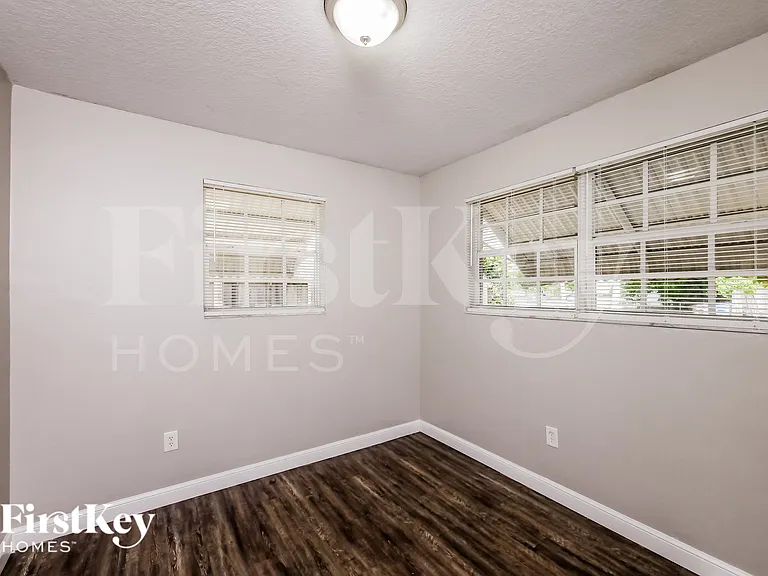 3430 N 72nd Ter — Photo 16