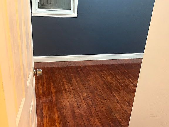 4th image of 25200 Leach St