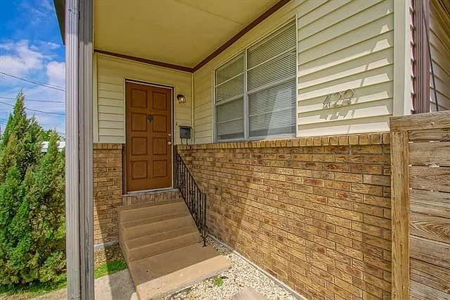 429 Olive Ave — Photo 4