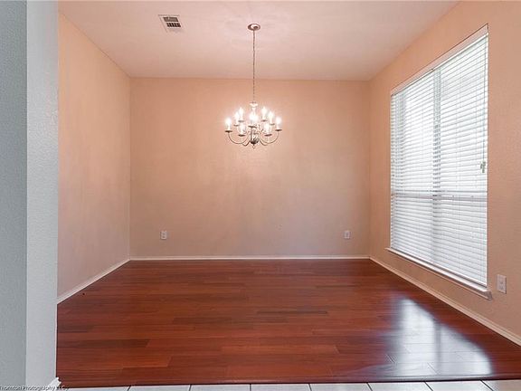 3rd image of 11014 Mansfield Dr