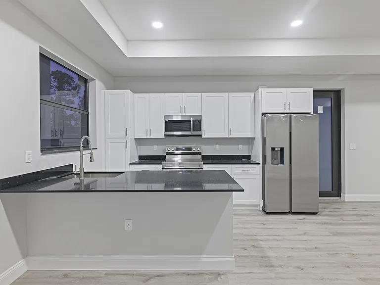 950 Alcalde St E — Photo 18
