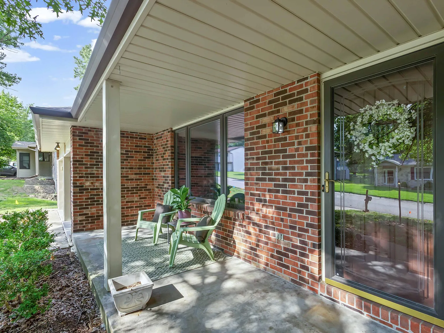 4 bed, 3.0 bath, 2508 sqft, $2,000 — Photo 4