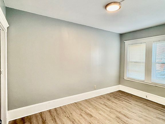 3rd image of 19 Pierce St #19
