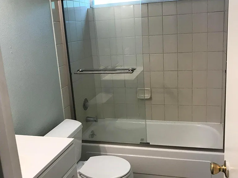 2600 Laguna Cir #E — Photo 16