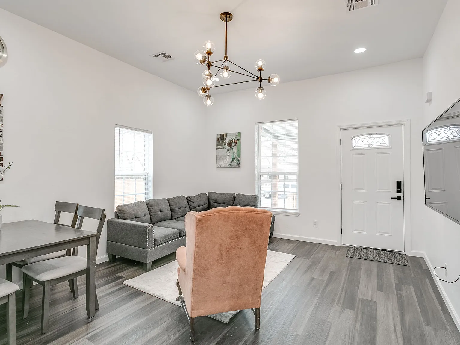 2 bed, 525 sqft, $1,400 — Photo 1