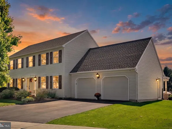 42 Manor Cir, Palmyra, PA 17078
