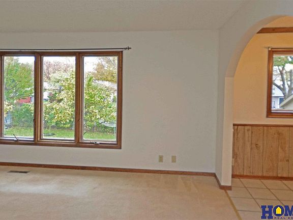 3rd image of 6001 Skylark Ln