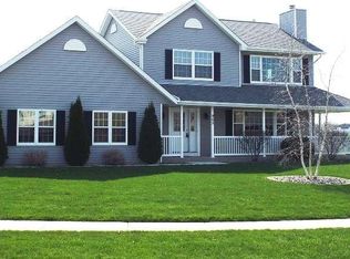 962 Larkspur Rd, Plymouth, WI 53073