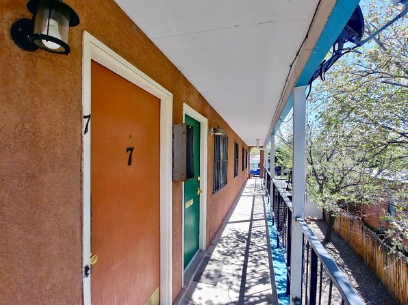 Updated 1 Bedroom Apartment near UNM, 313 Girard Blvd SE APT 4, Albuquerque, NM 87106