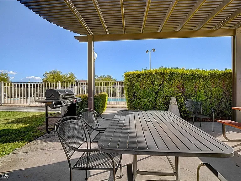 3930 University Center Dr #806 — Photo 29