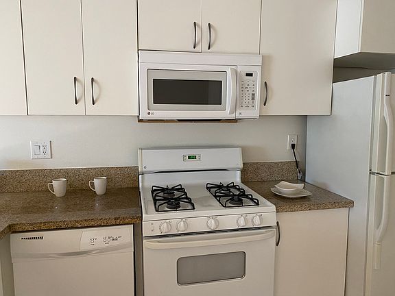 3rd image of 4401 Kraft Ave #4401