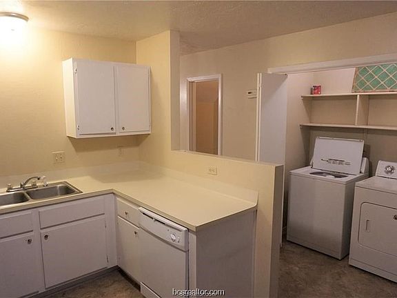3rd image of 800 San Pedro Dr APT A