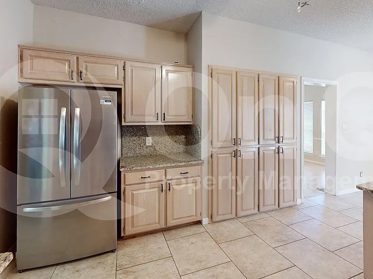 2209 Meadowstone Dr — Photo 9