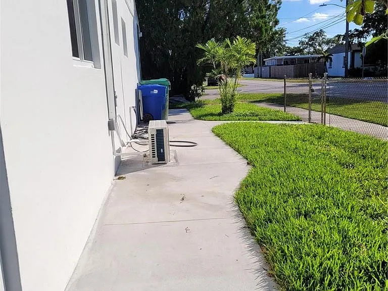 6041 SW 17th St — Photo 23