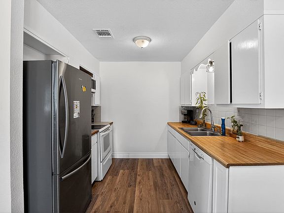5th image of 1820 Ridgeview Street