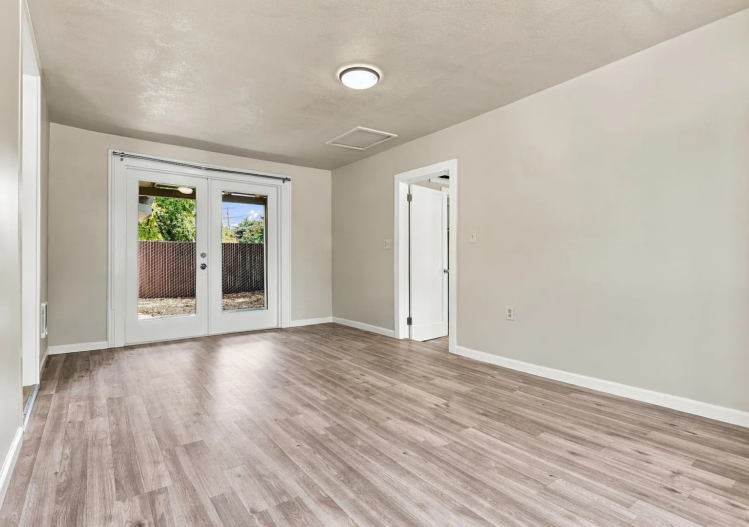 Large Corner Property — Photo 3